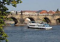 Prague Boat Cruise With Lunch