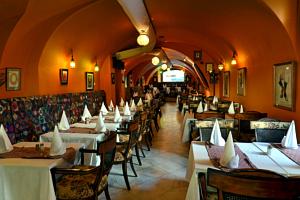 Indian Jewel Restaurant Prague.  