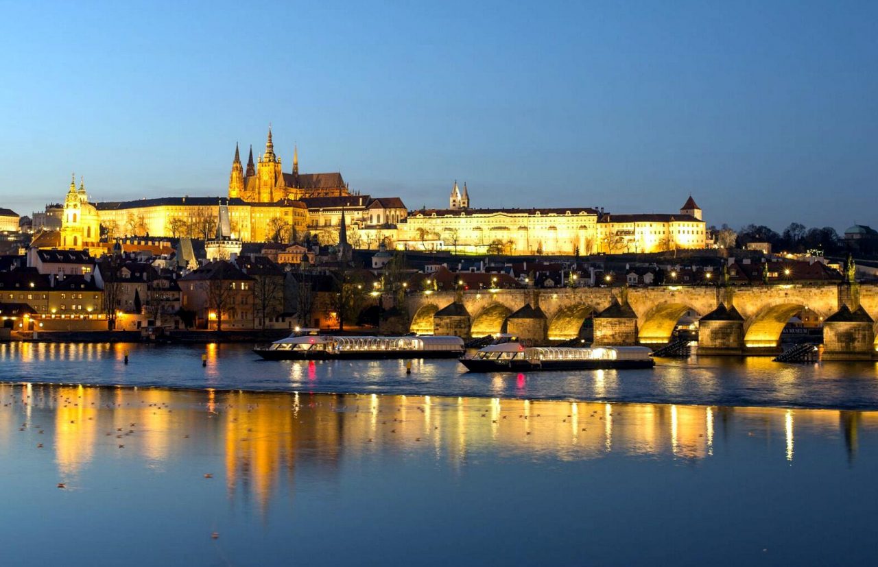 Prague Boat Cruise with Dinner and Music