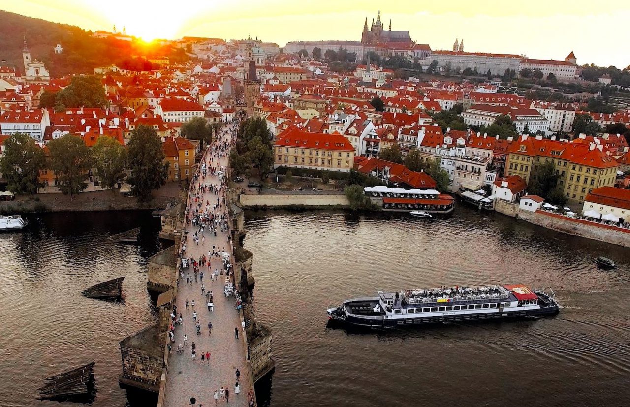 Prague Boat Cruise with Dinner